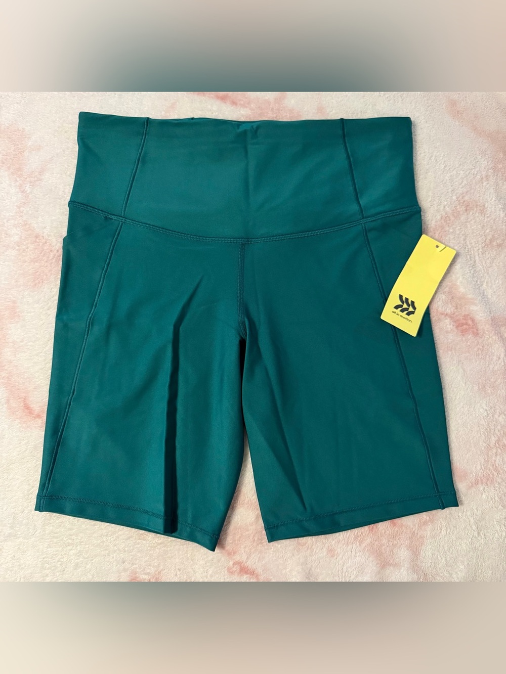 Effortless support Women’s high rise bike shorts size Large
